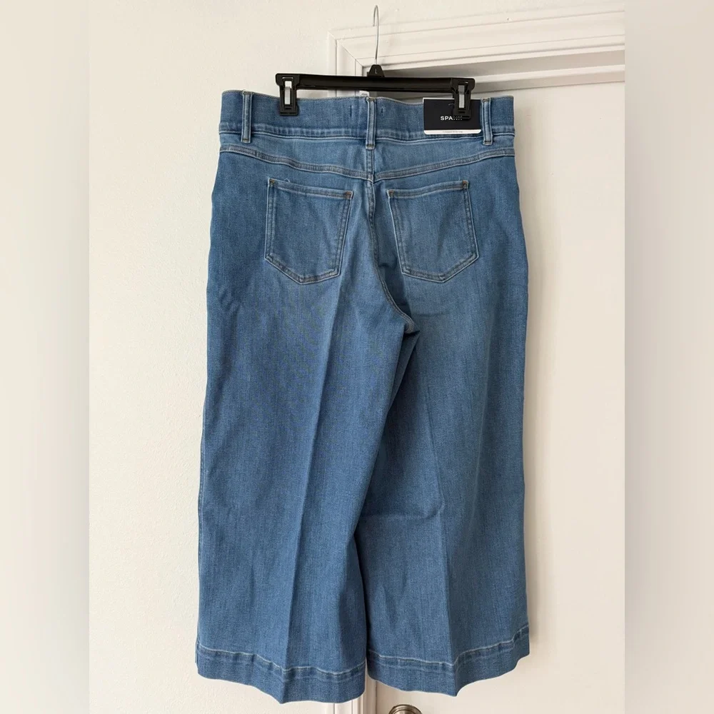 SPANX, New With Tags, 1X Petite (18/20)
Women's Wide Leg Stonewashed Blue Jeans - Picture 3 of 4